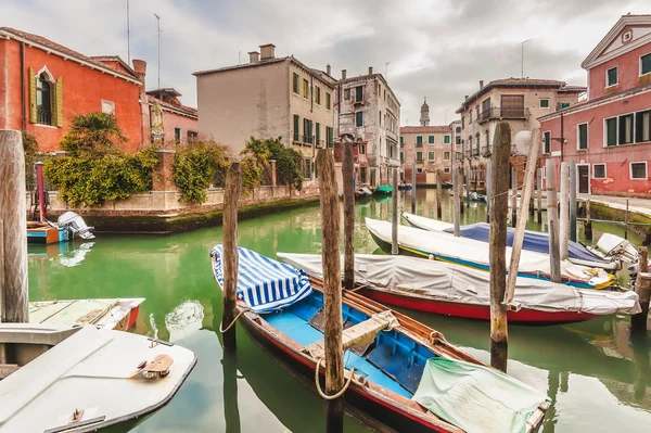 未知的地方和在威尼斯的运河 — 图库照片