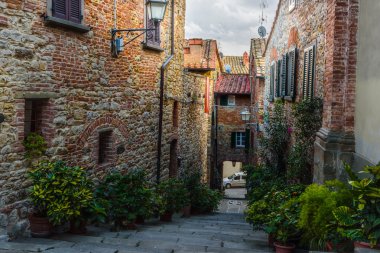 Sokak ve köşeleri Lucignano (Arezzo) Ortaçağ Tuscan şehrin ben