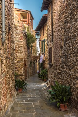 Sokak ve köşeleri Lucignano (Arezzo) Ortaçağ Tuscan şehrin ben