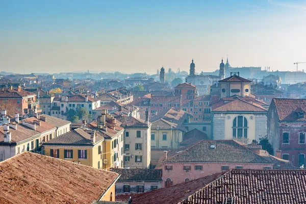 Venezianisches Straßenleben. Venedig, Italien — Stockfoto