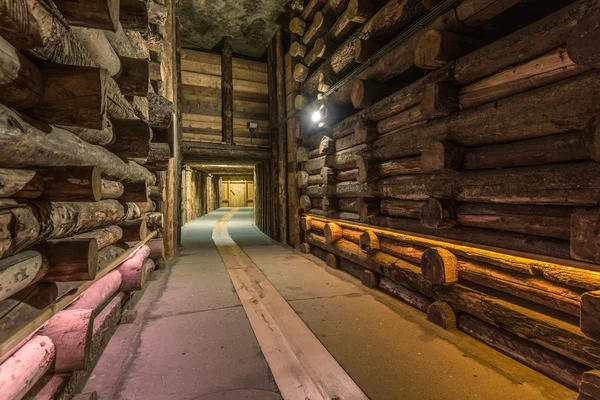 Tunneler i den underjordiske saltgruven i Wieliczka, Polen – stockfoto