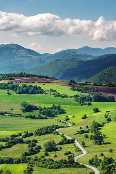 Mountain spring in Italy landscape, Umbria. — Stock Photo, Image