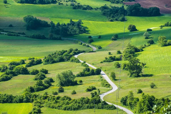 Mountain våren i Italien landskap, Umbrien. — Stockfoto