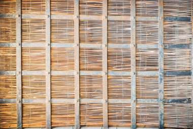 Saman paspas ve metal barlar ile pencere