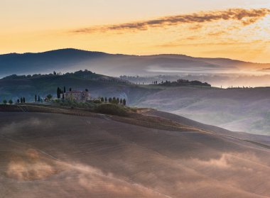Tuscan klasik görüntü manzara güneş doğarken