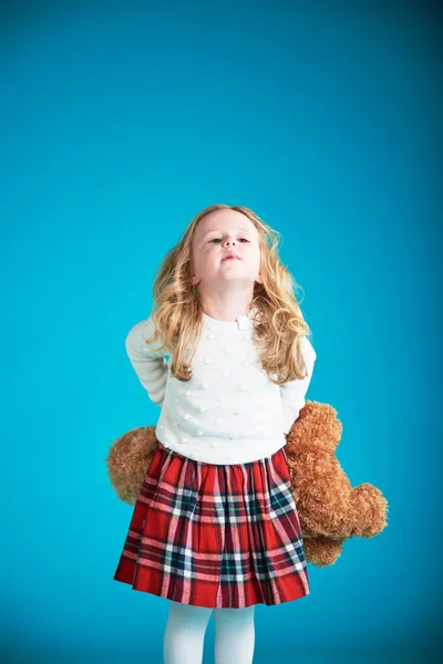 Fabulous little girl hugging brown teddy bear. — Stock Photo, Image