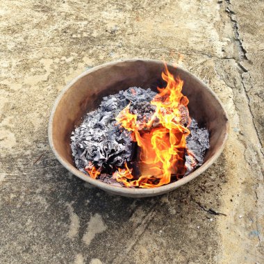 Eski şeyler eski anıları yakıldı yangın için gönderildi