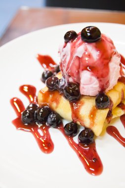 dondurma ve Mavi böğürtlen