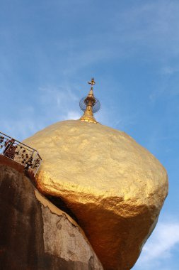 Kyaikhtiyo altın pagoda