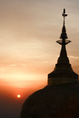 Kyaikhtiyo altın pagoda