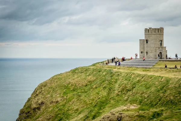 Torre de O 'Brien en acantilados de moher cerca de Liscannor pueblo en Co. Clare costa oeste Irlanda Fotos De Stock