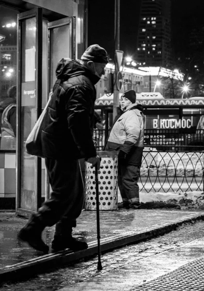 Viejo Sale Del Vestíbulo Del Metro Fotografía Callejera —  Fotos de Stock