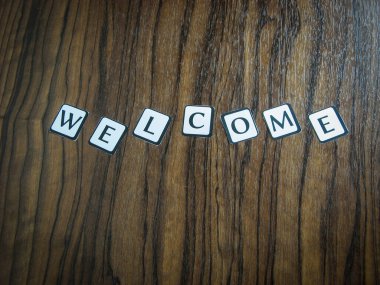 Kahverengi arka planda hoş geldin mektubu. Hoş geldin..