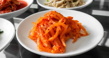 Papaya kimchi 'den yapılmış Kore mezesi..