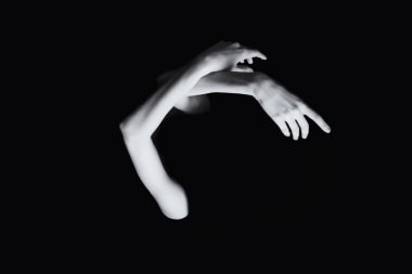 Güzel bir sarışının güzel elleri