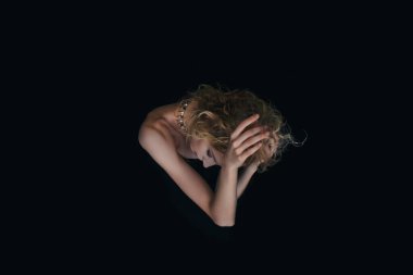 Güzel bir sarışının güzel elleri