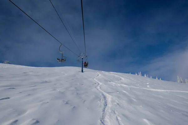 Zonnige Winterochtend Bergen Van Sheregesh Skipiste — Stockfoto