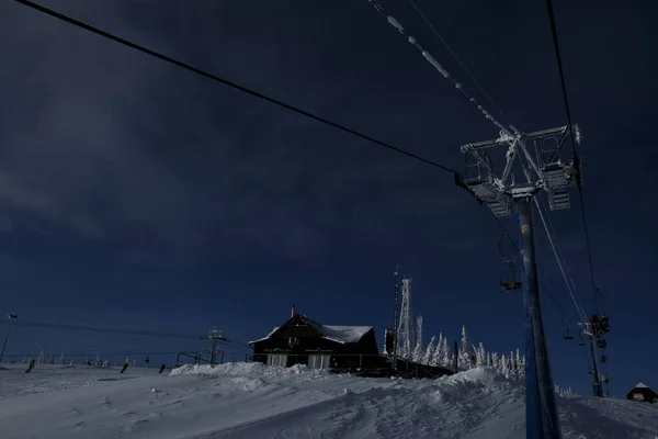 Сонячний Зимовий Ранок Горах Шерегеша Лижній Трасі — стокове фото