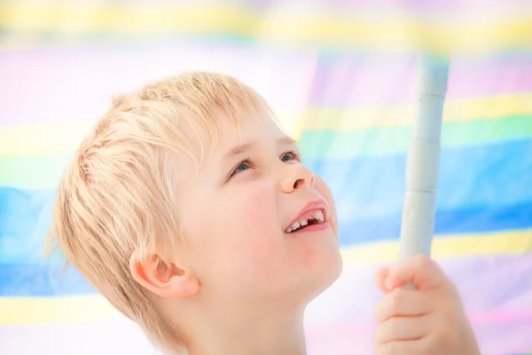 Enjoy Under the Parasol — Stock Photo, Image