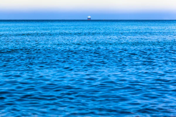 水平線に船します。 — ストック写真