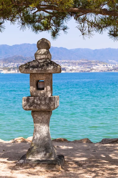 Asian Stone Lantern at the Coast — Stock Photo, Image