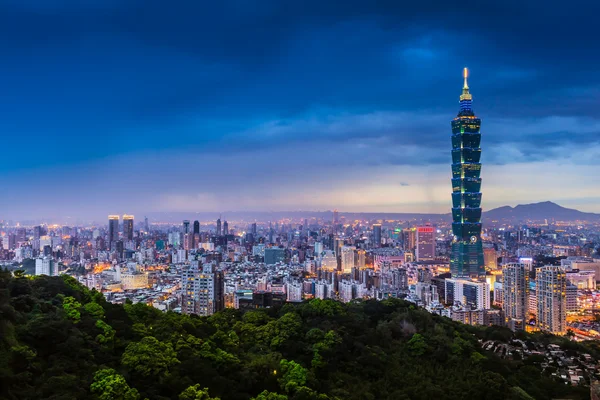 Taipei vista de la ciudad por la noche — Foto de Stock