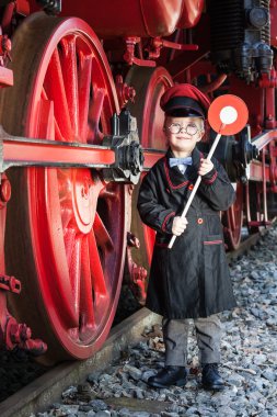 Küçük tren iletken çocuk