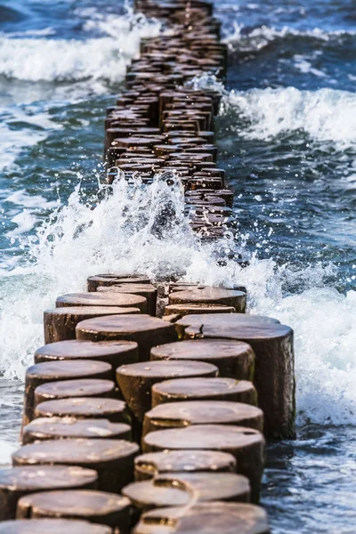 Surge en la costa — Foto de Stock