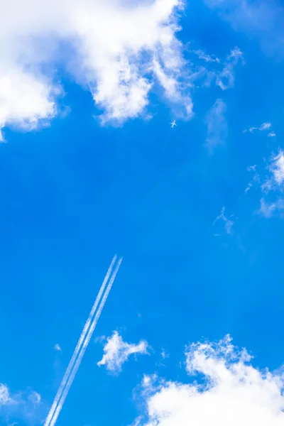 Flugzeug kommt voran — Stockfoto
