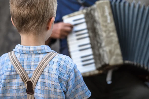 Straßenmusikkonzert aus Kindertagen — Stockfoto