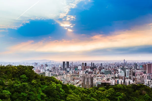 Taipei sınırı görünümü akşam