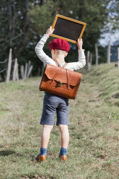 Okul çocuk ve onun kara tahta