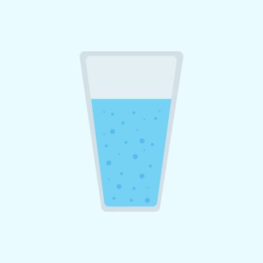 Soluk mavi arkaplanda bir bardak suyun düz görüntüsü