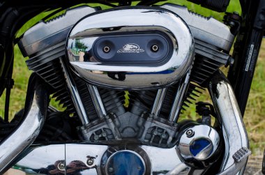 Parlak krom motosiklet motor bloğu