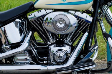 Parlak krom motosiklet motor bloğu