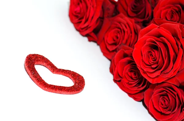 Rose rosse e cuore — Foto Stock