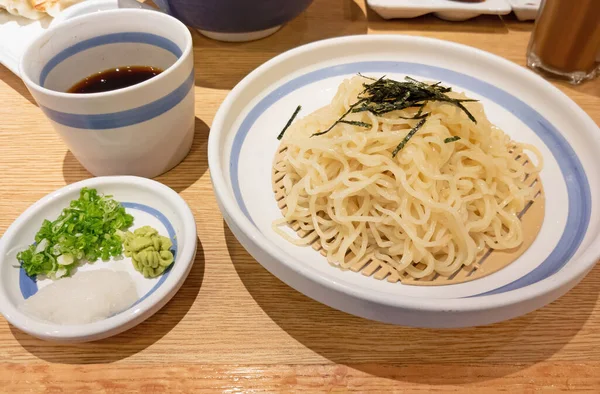 Closeup Japanese Cold Noodle Zaru Ramen Wooden Table — Stock Photo, Image