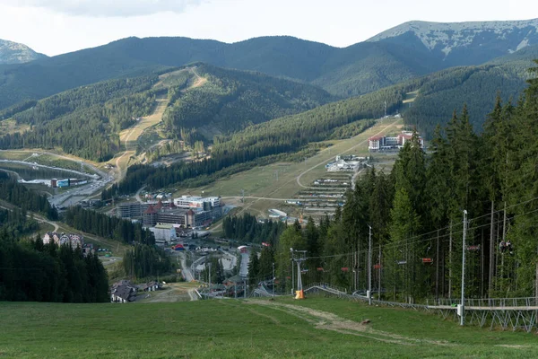 Yazın tepeden Bukovel manzara manzarası