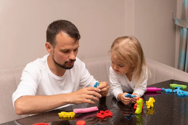 Dad learns daughter how to make animals from playdough