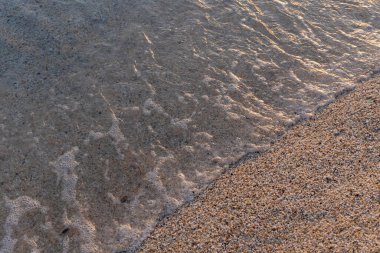 Üst manzara, dalgalar ve sahil..