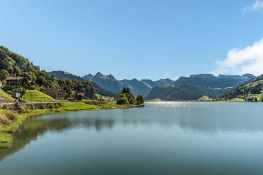 Einsiedeln, Schwyz Kantonu, İsviçre yakınlarındaki Fluebrig dağ sırasıyla Sihlsee Gölü