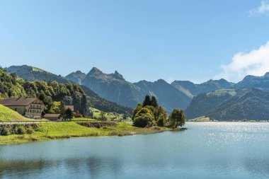 Einsiedeln, Schwyz Kantonu, İsviçre yakınlarındaki Fluebrig dağ sırasıyla Sihlsee Gölü