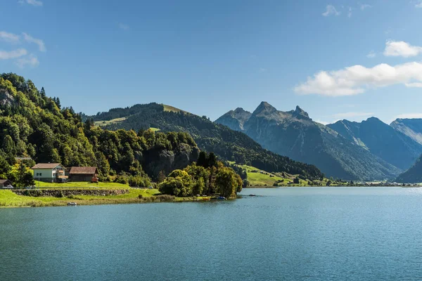 Einsiedeln, Schwyz Kantonu, İsviçre yakınlarındaki Fluebrig dağ sırasıyla Sihlsee Gölü