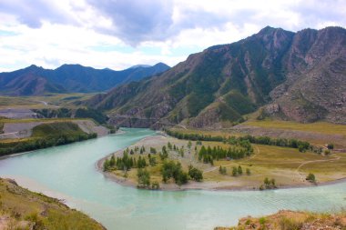 Gorny Altai 'de Katuni ve Chuya nehirlerinin birleştiği yer.