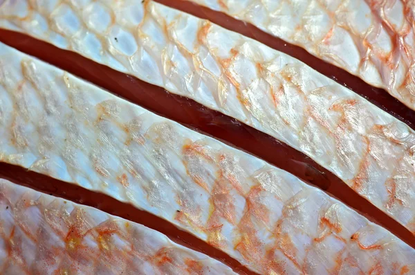 Peixes de tilápia-do-nilo (Oreochromis niloticus) na cesta de bambu — Fotografia de Stock