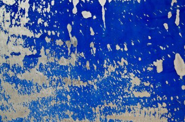 Mavi üzerinde eski ahşap boya yüzeyine 