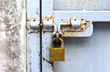 metal kilitleme kapı güvenlik koruma asma kilit kapalı 