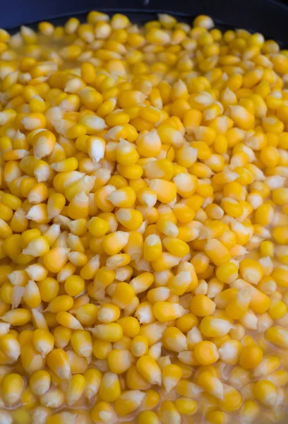 Крупный план вареной кукурузы — стоковое фото