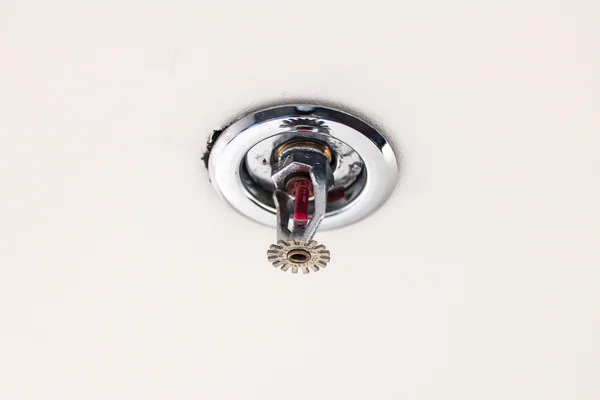 Sprinkleranlage an der Decke — Stockfoto