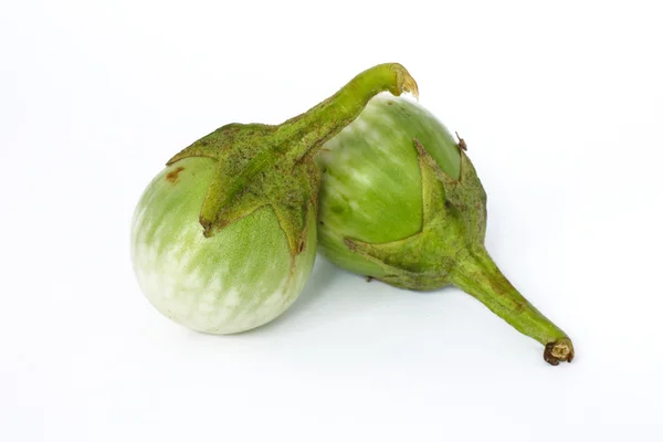 Berenjena verde tailandesa sobre fondo blanco — Foto de Stock